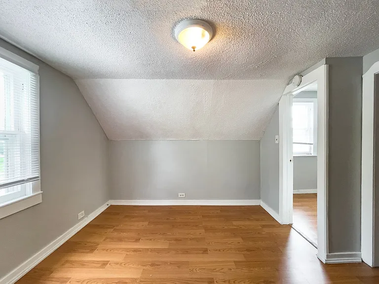 2217 S Jefferson St — Photo 11