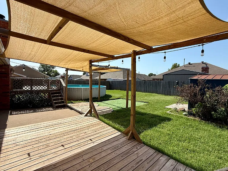1816 SE 13th St — Photo 2