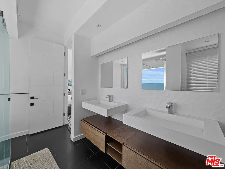 8460 Cole Crest Dr — Photo 29