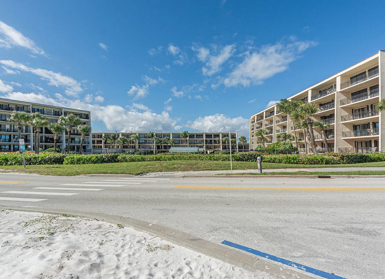 2 bed, 1130 sqft, $7,800 — Photo 2