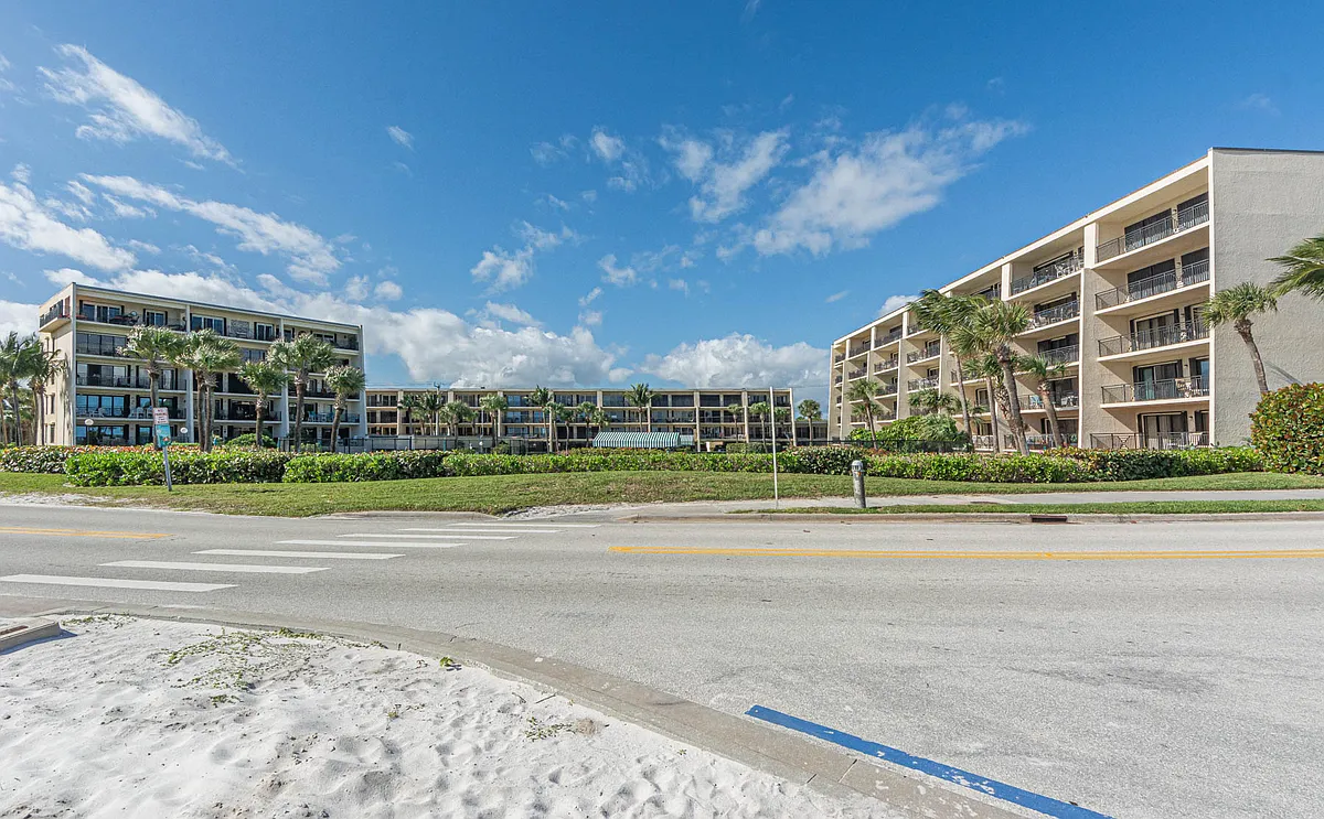 Building Photo - 3939 Ocean Dr #201B