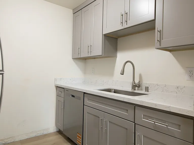 301 S 82nd St #5 — Photo 3