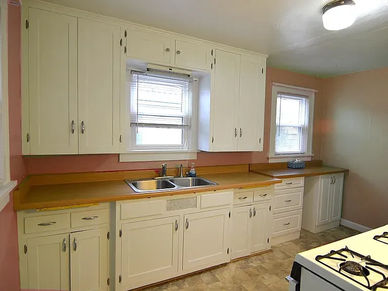 903 E Washington St — Photo 4