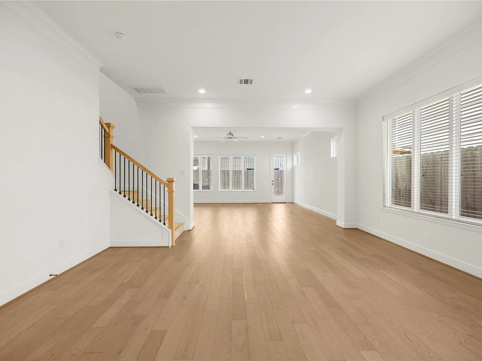 3 bed, 2.5 bath, 2587 sqft, $3,800 — Photo 4