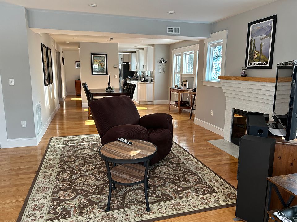 Living room, TV area