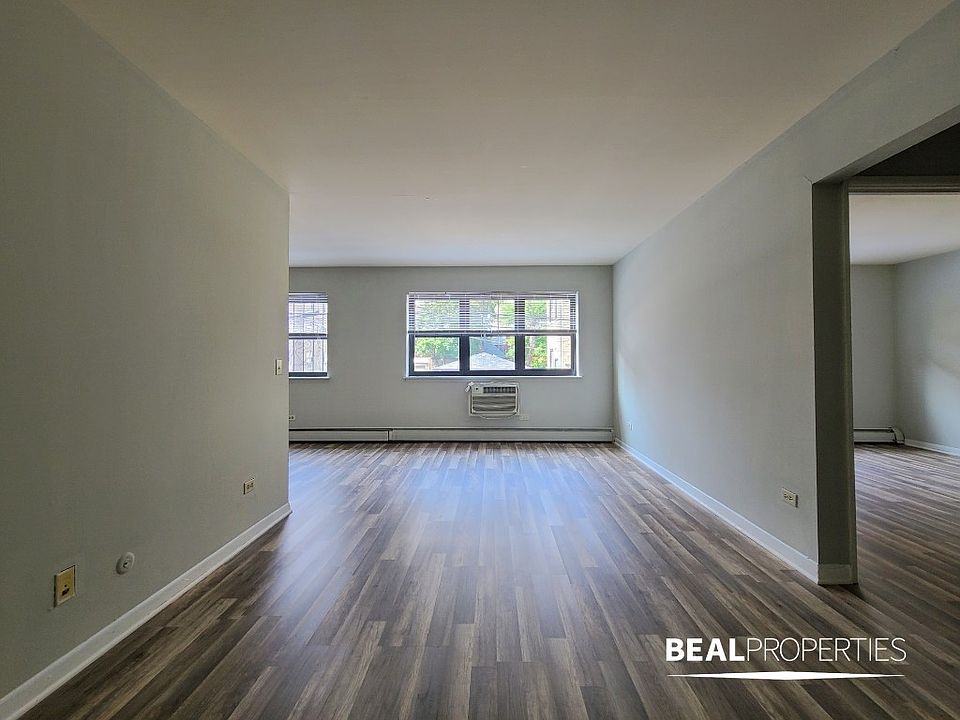 1st image of 510 W Briar Pl #510207