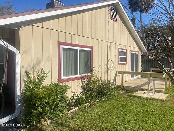 3rd image of 1021 E Indian Oaks