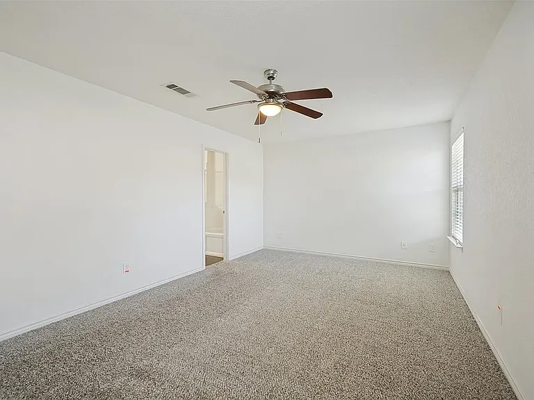 8013 Hidden Oaks Dr — Photo 13