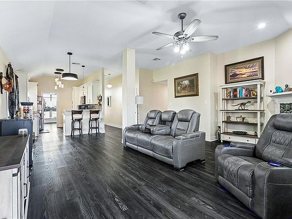 2nd image of 62 Ridgewood Dr