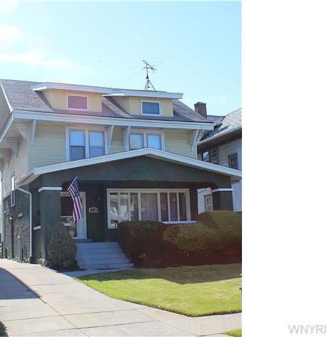 1st image of 128 Commonwealth Ave