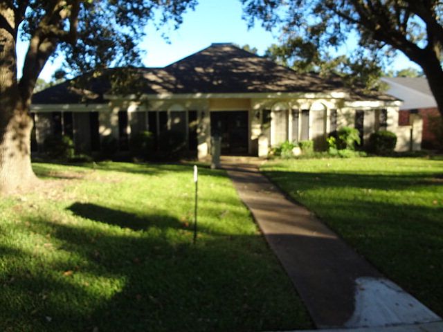 1st image of 3103 Lawrence Ave