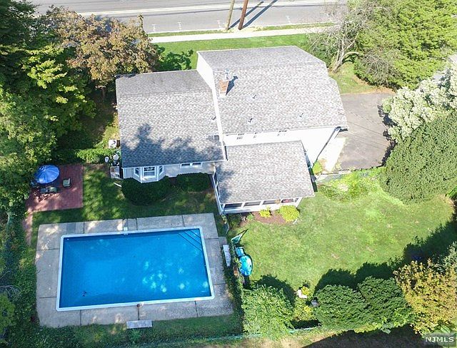 1st image of 679 Hillsdale Ave