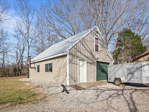 4th image of 1515 Hayshed Rd