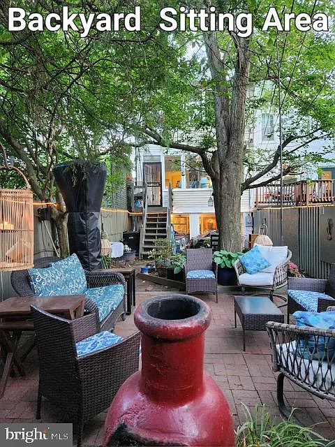 4 bed, 3.0 bath, 2104 sqft, $5,700 — Photo 2