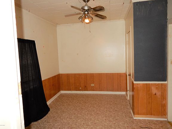4th image of 1604 Charity St