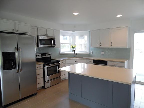 5th image of 448 Westwood Dr
