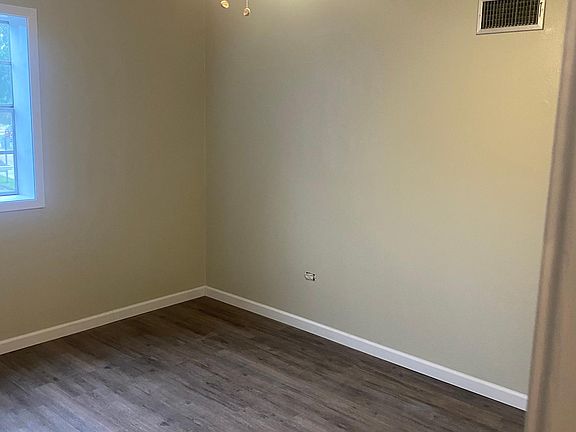 4th image of 104 Marie Dr