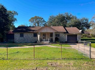 650 Center St, Orange, TX 77630