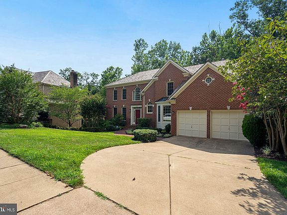 2nd image of 1814 Solitaire Ln