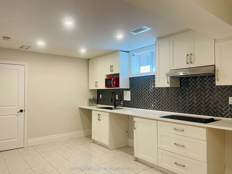 16 Rustic Rd #LOWER — Photo 5