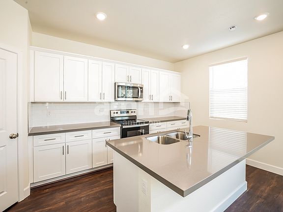 4th image of 6501 Enlightenment Dr