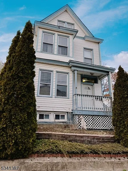 3 bed, 1.0 bath, $2,400 — Photo 1