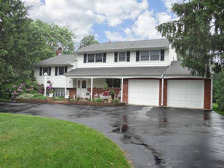Front - Circular Driveway