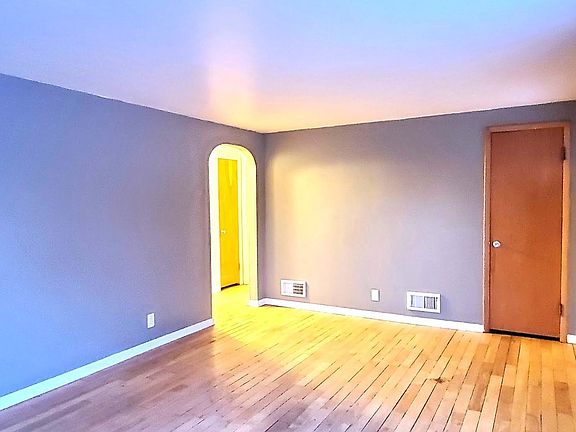 3rd image of 1405 S Walden Ave