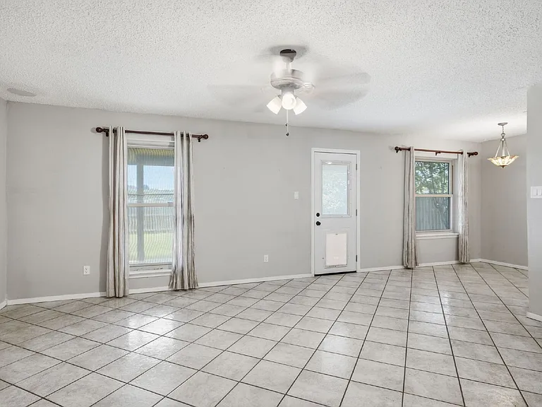 525 Parkview Dr — Photo 7