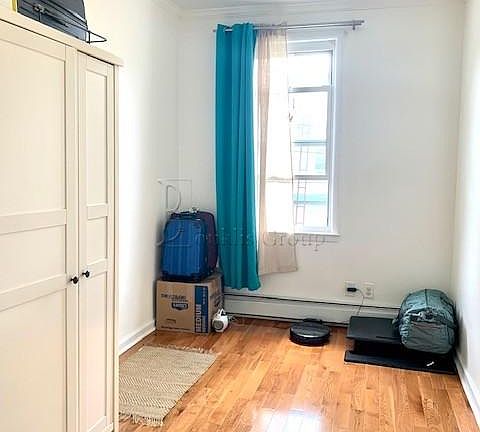 5th image of 2419 Crescent St #1