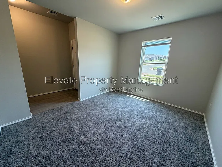 11729 NW 100th St — Photo 4