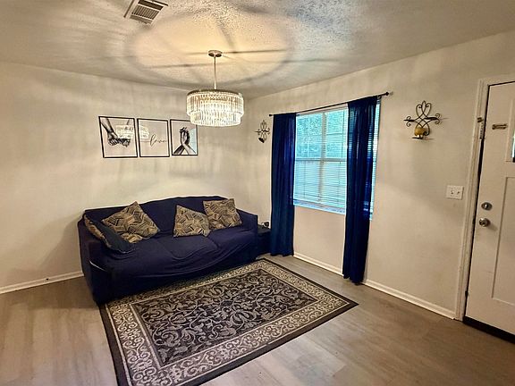 5th image of 170 Graystone Cir