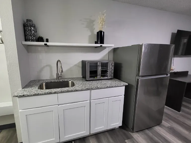 1 bed 1 bath All Bills Paid — Photo 5