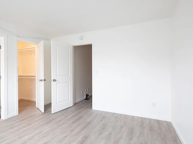 Aztec Pacific Apartments — Photo 29