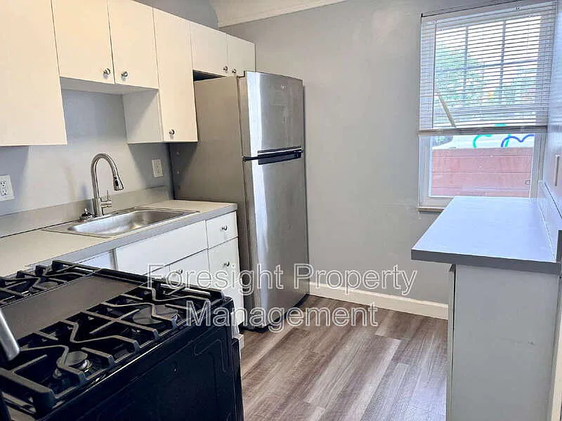 2 bed, 1.0 bath, $1,400 — Photo 4