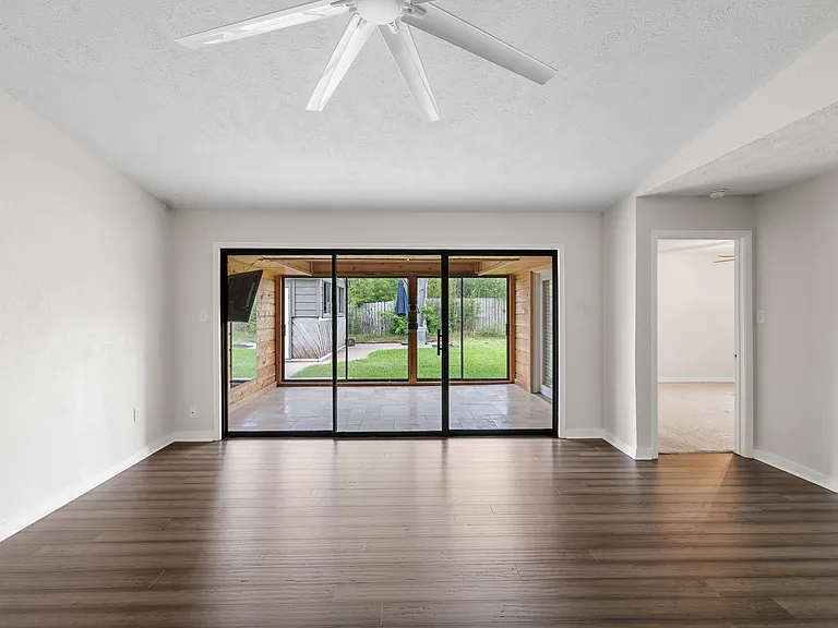 1222 Haines Dr — Photo 7