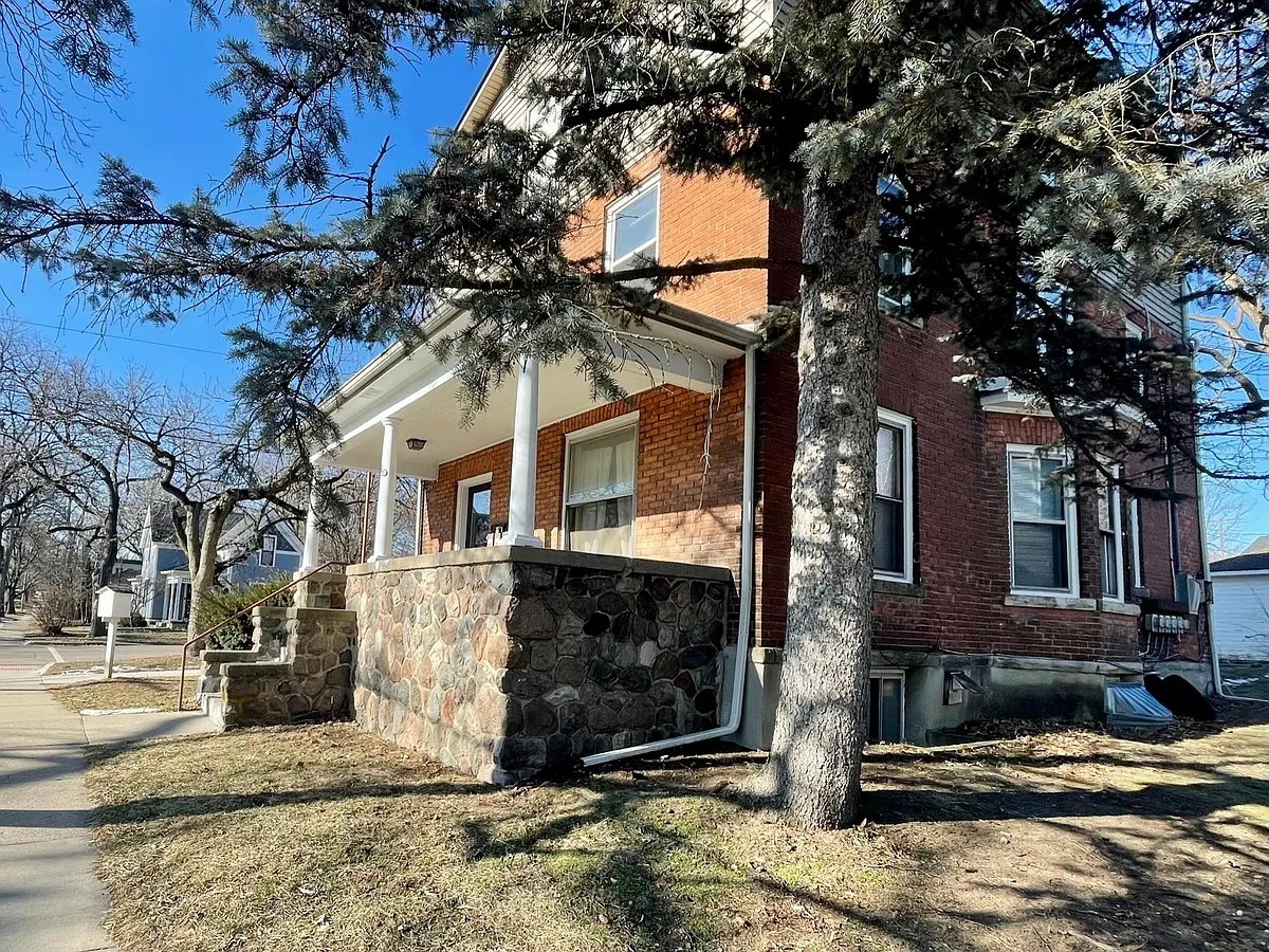 Front - 630 Hiscock St #3