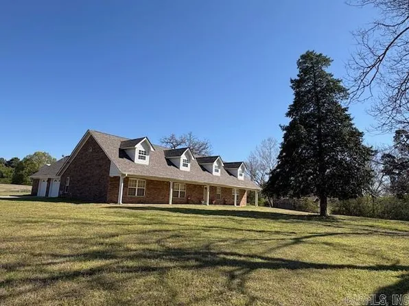 2714 E 28th St, Hope, AR 71801