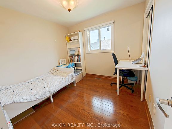 4th image of 25 Squirewood Rd