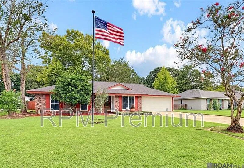 3 bed, 2.0 bath, 1876 sqft, $2,195 — Photo 2