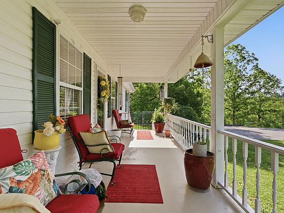 3rd image of 340 Dean Rd
