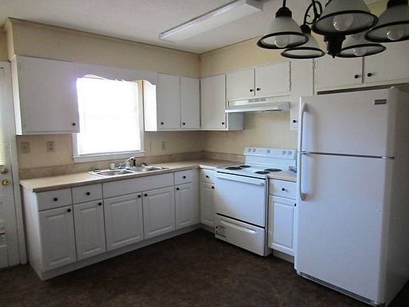 4th image of 4003 Camellia Dr