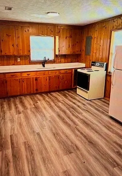 3 bed, 1.5 bath, 1200 sqft, $1,250 — Photo 4