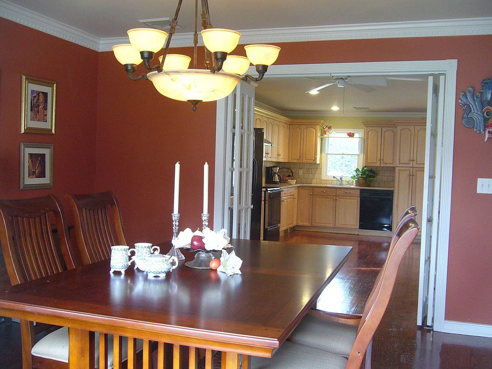 2nd image of 43 Greenway Cir S