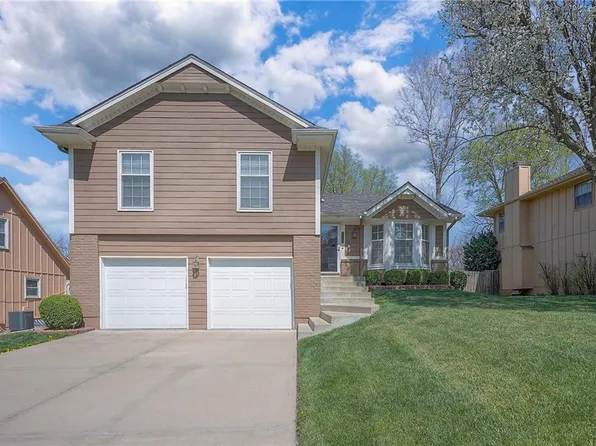 9516 W 117th St, Overland Park, KS 66210