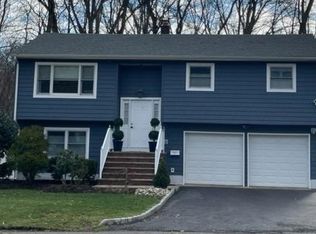 127 Greenbrook Rd, Green Brook, NJ 08812