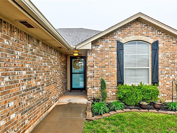 2nd image of 3408 Arcadia Dr