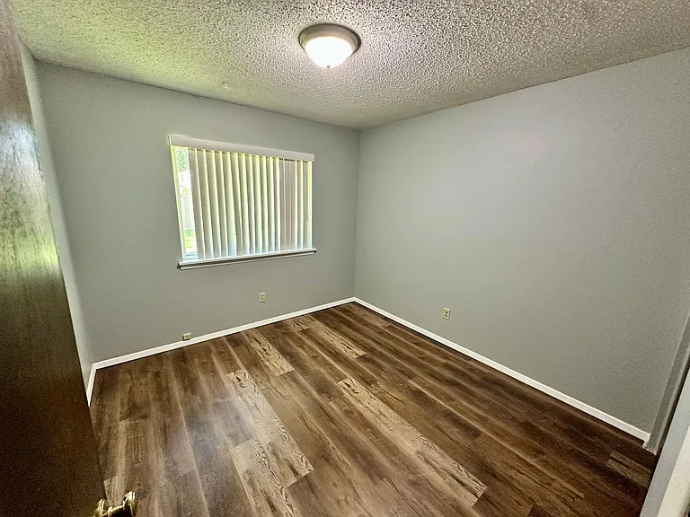 414 Newcomb Cv — Photo 12
