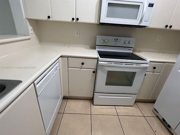 3rd image of 1660 SE 29th St Unit 100