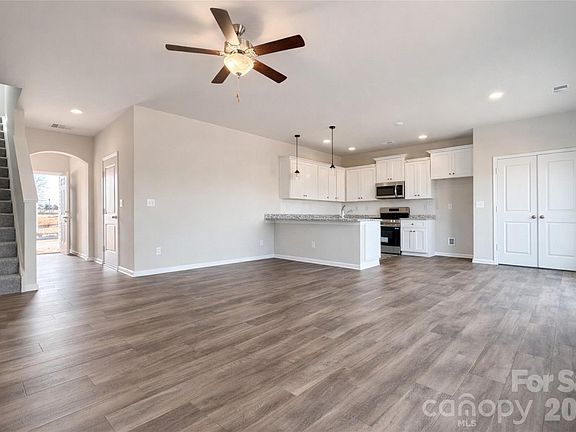5th image of 203 Roxanna Ct